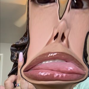 Meet your Posher, Layla